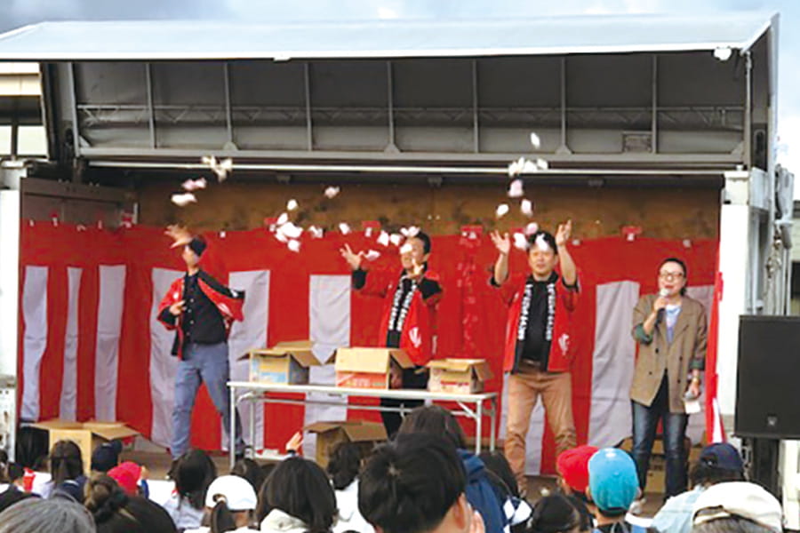 ファイナルイベント（餅まき、お菓子まき）